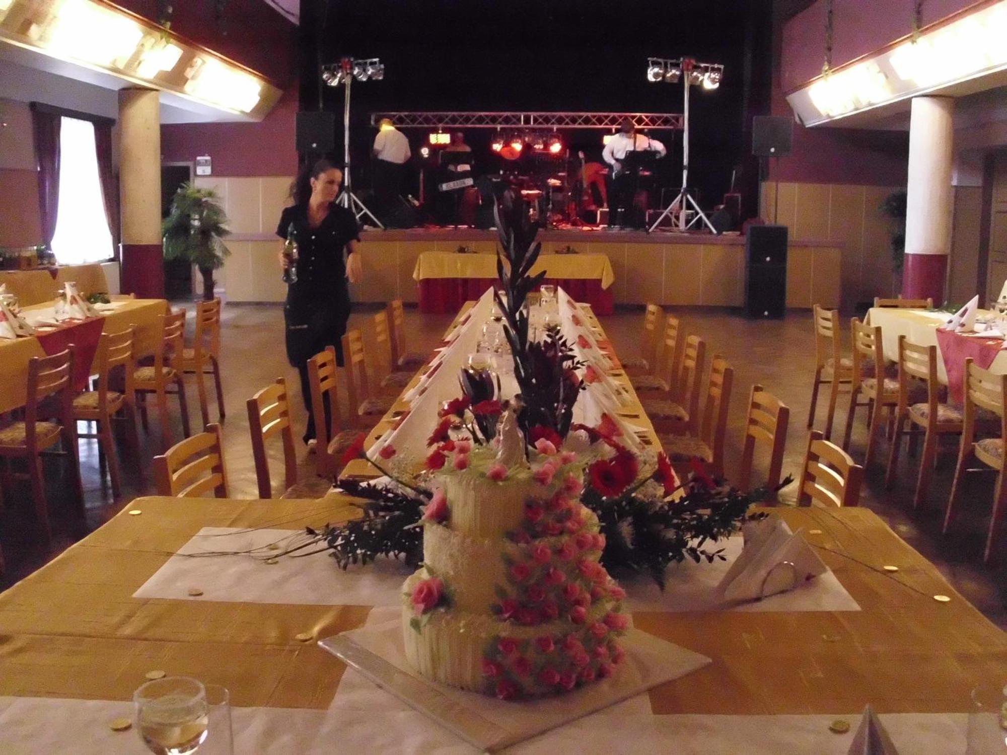 Jevíčko Hotel Morava מראה חיצוני תמונה