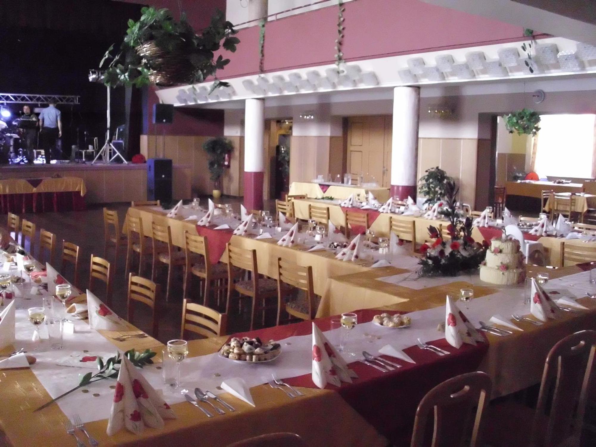Jevíčko Hotel Morava מראה חיצוני תמונה
